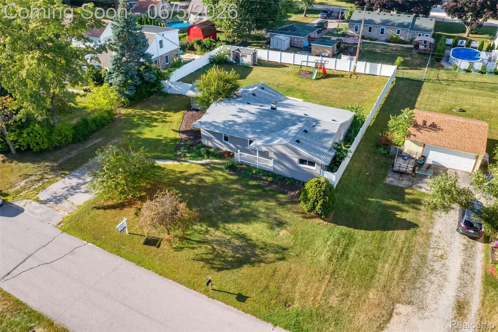 2075 Gulliver Drive Troy City MI 48085