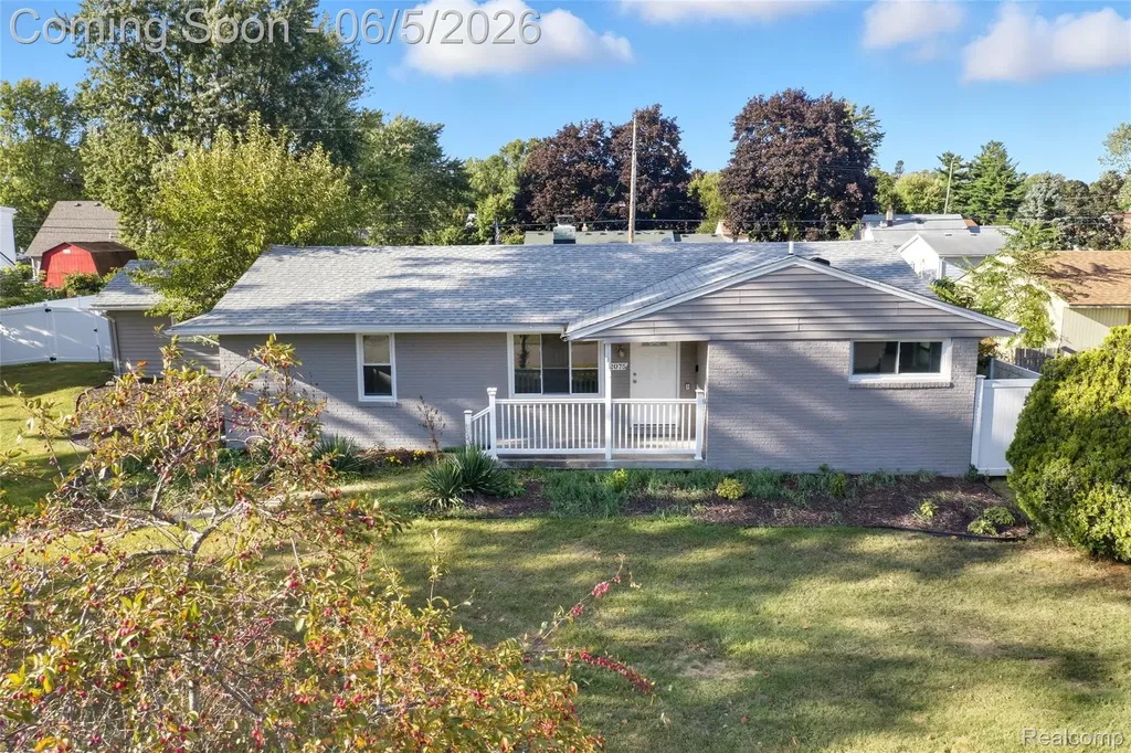 2075 Gulliver Drive Troy City MI 48085