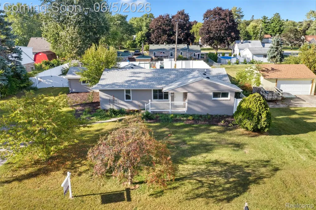 2075 Gulliver Drive Troy City MI 48085