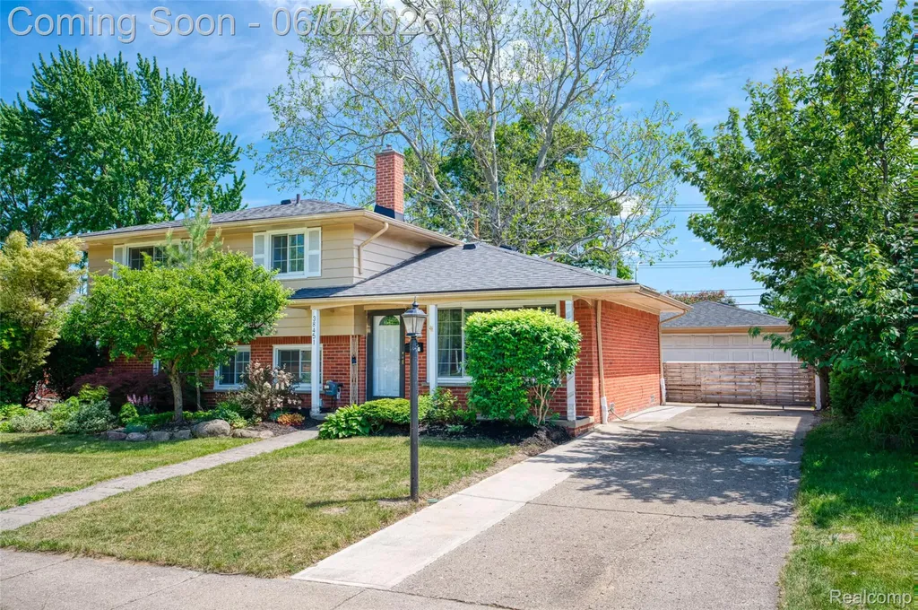 38451 Richland Street Livonia City MI 48150