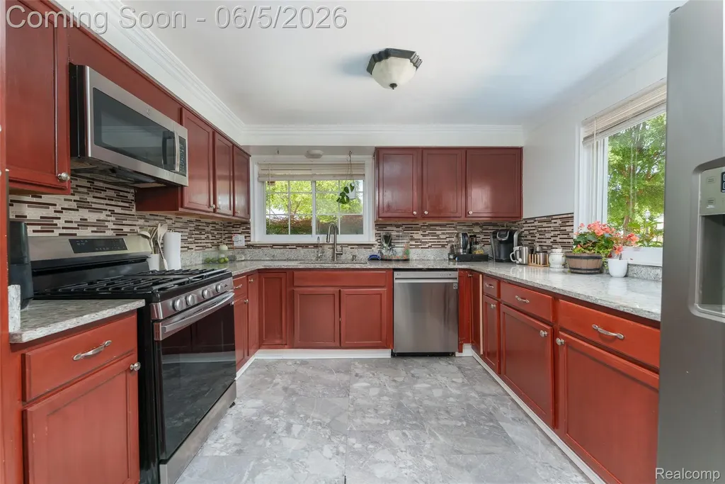 38451 Richland Street Livonia City MI 48150
