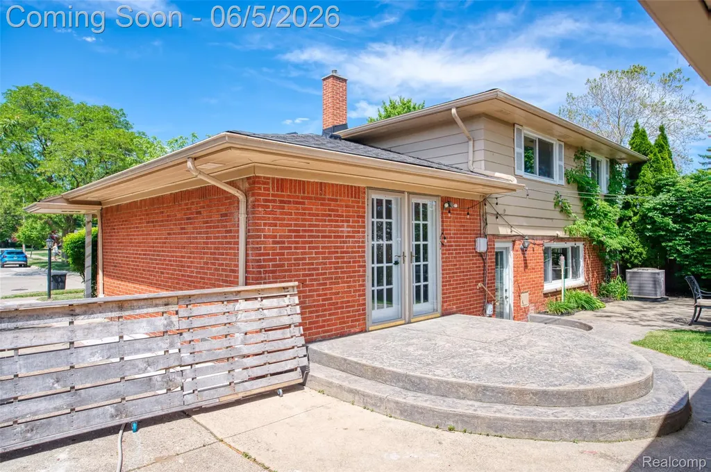 38451 Richland Street Livonia City MI 48150
