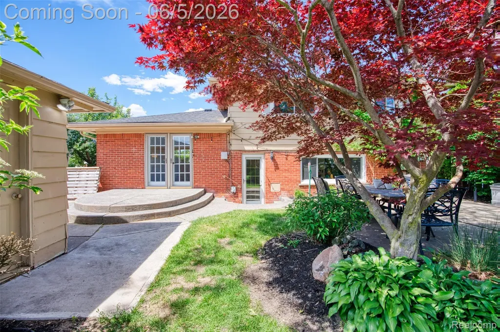 38451 Richland Street Livonia City MI 48150