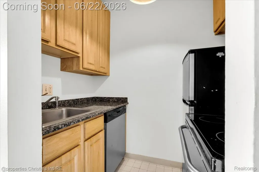 15 E Kirby Street Detroit City MI 48202