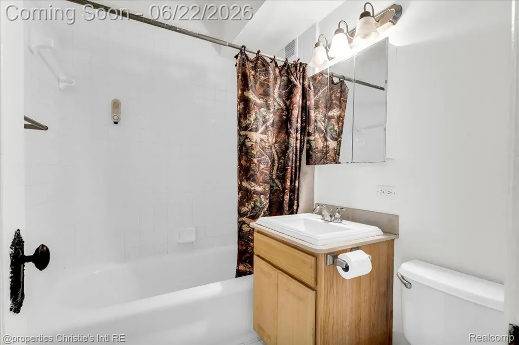 15 E Kirby Street Detroit City MI 48202