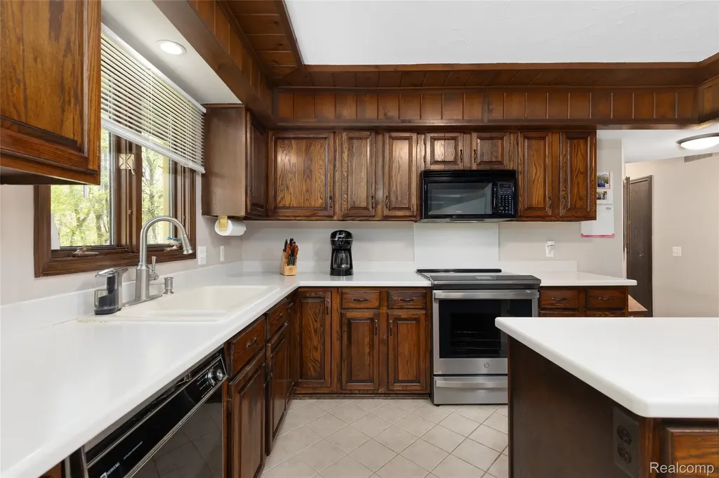 9730 Gibbs Road Springfield Charter Township MI 48348