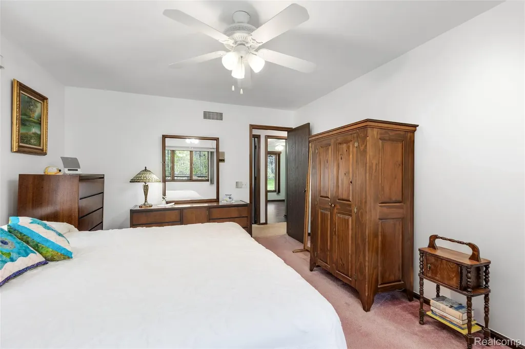 9730 Gibbs Road Springfield Charter Township MI 48348