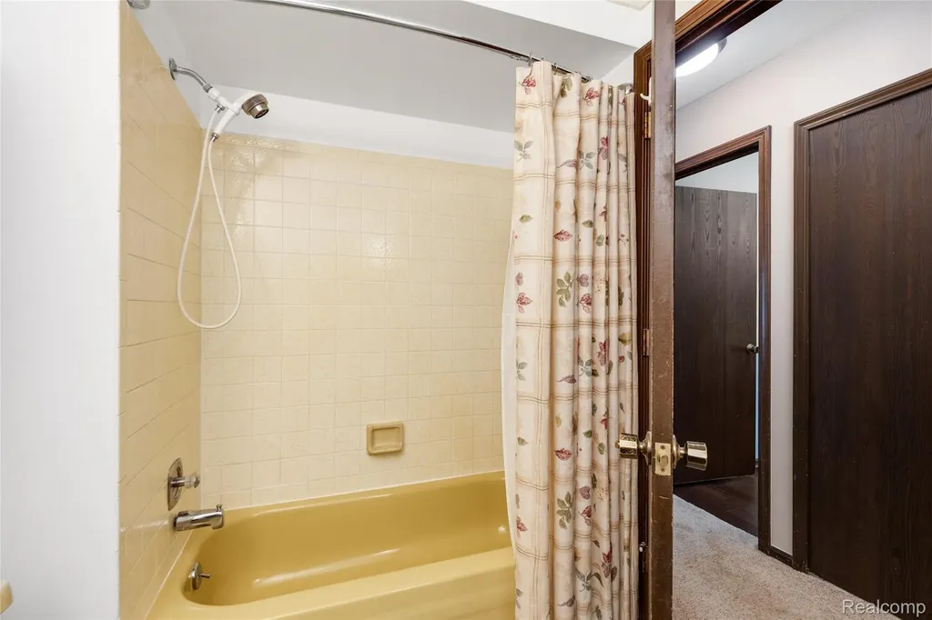 9730 Gibbs Road Springfield Charter Township MI 48348