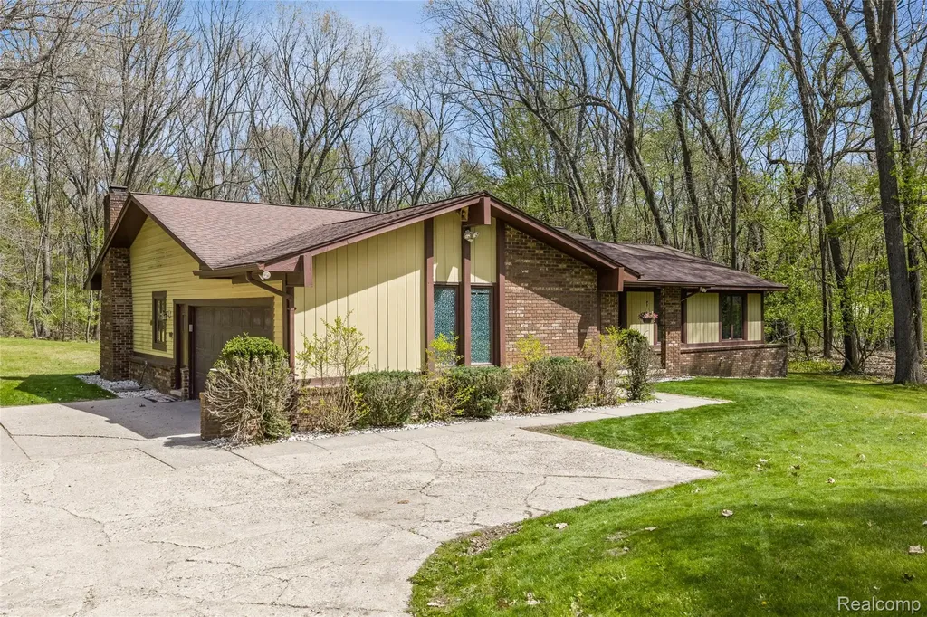 9730 Gibbs Road Springfield Charter Township MI 48348