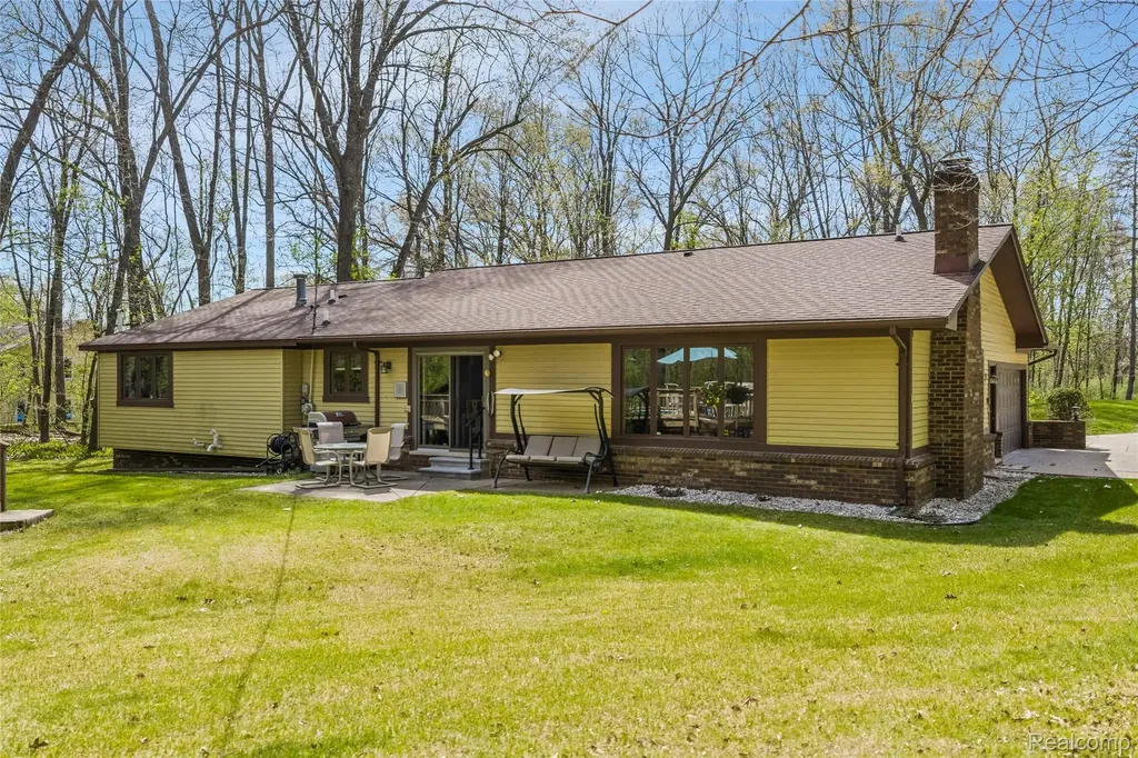 9730 Gibbs Road Springfield Charter Township MI 48348
