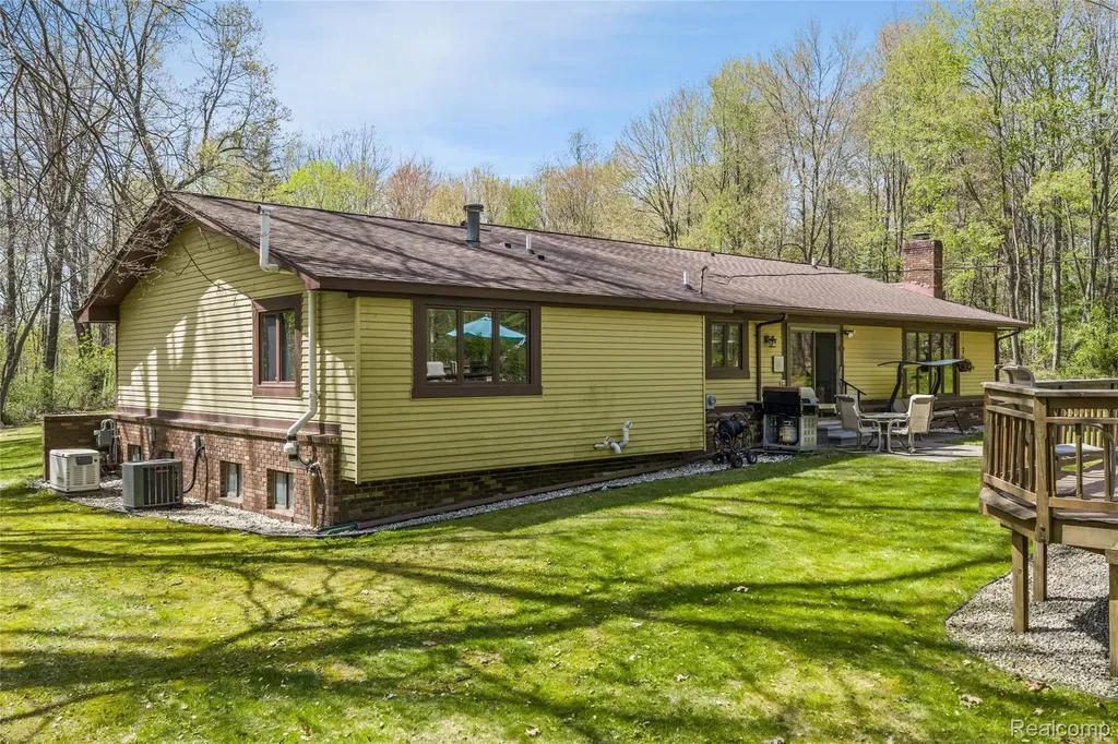 9730 Gibbs Road Springfield Charter Township MI 48348
