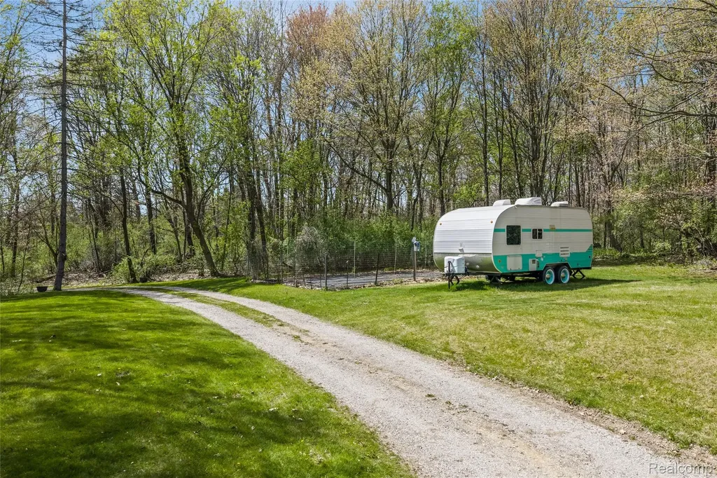 9730 Gibbs Road Springfield Charter Township MI 48348