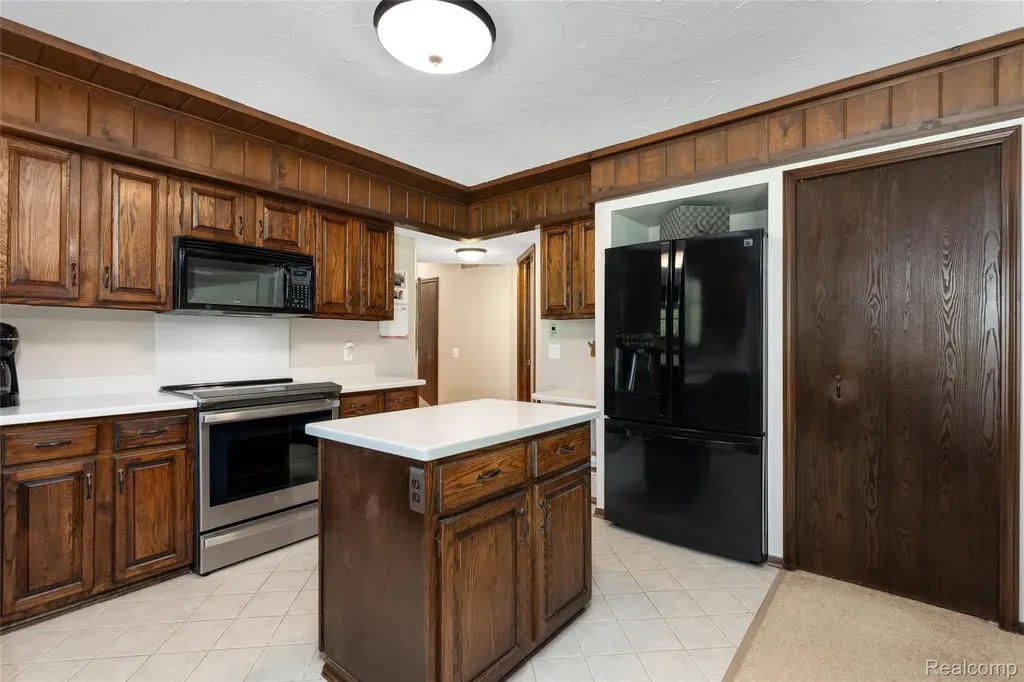 9730 Gibbs Road Springfield Charter Township MI 48348
