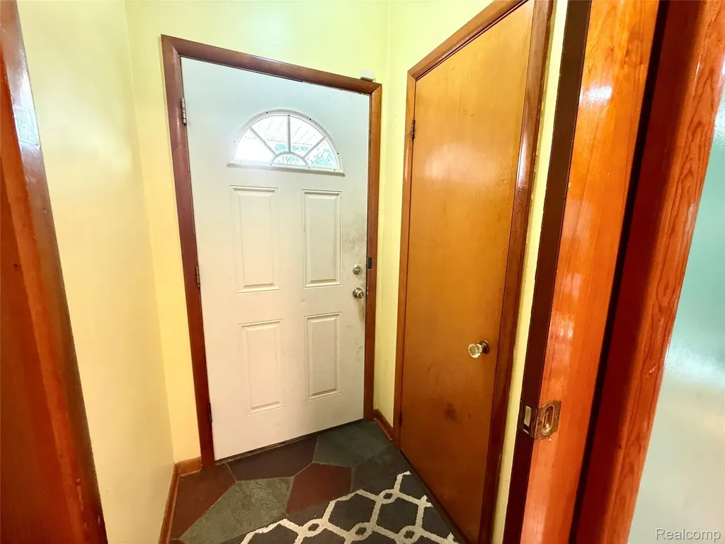 21370 Masch Avenue Warren City MI 48091