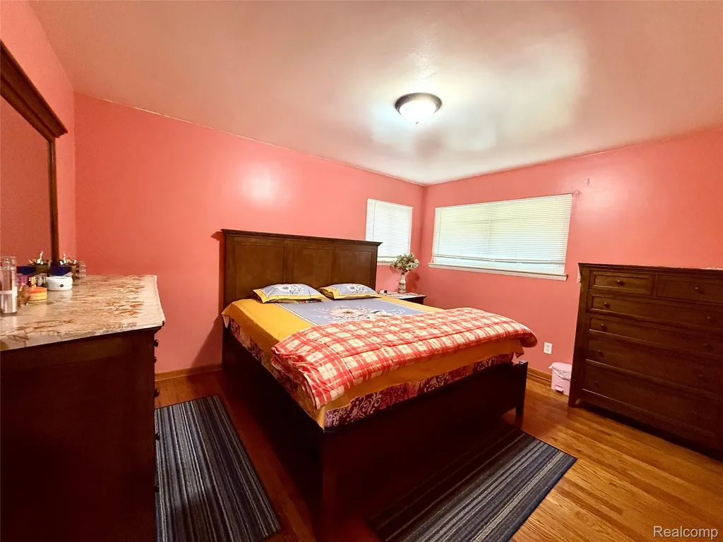 21370 Masch Avenue Warren City MI 48091