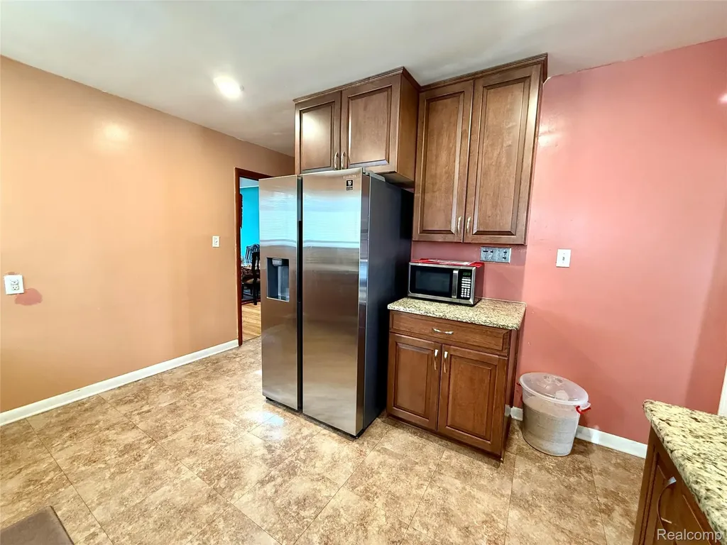 21370 Masch Avenue Warren City MI 48091