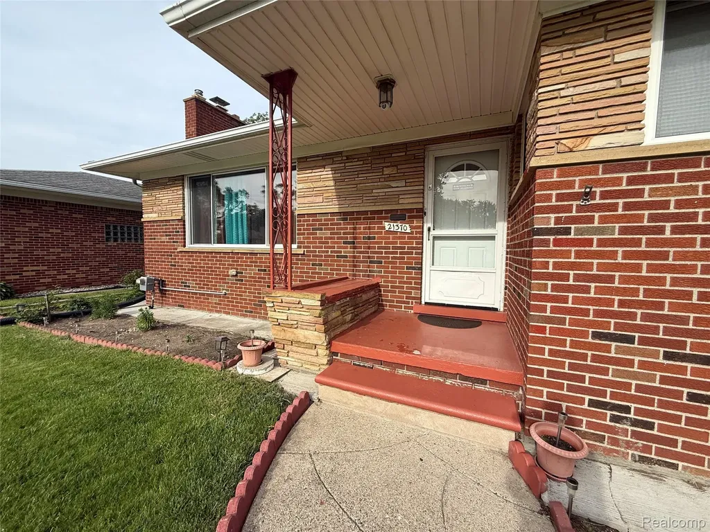 21370 Masch Avenue Warren City MI 48091