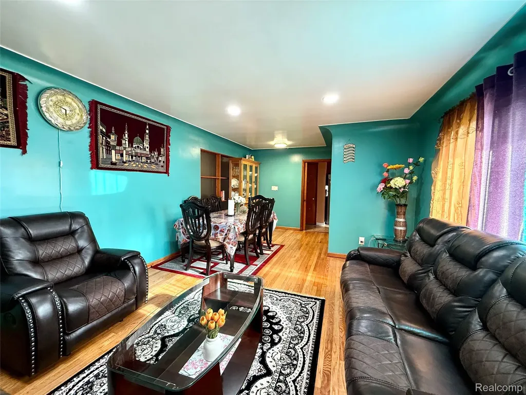 21370 Masch Avenue Warren City MI 48091