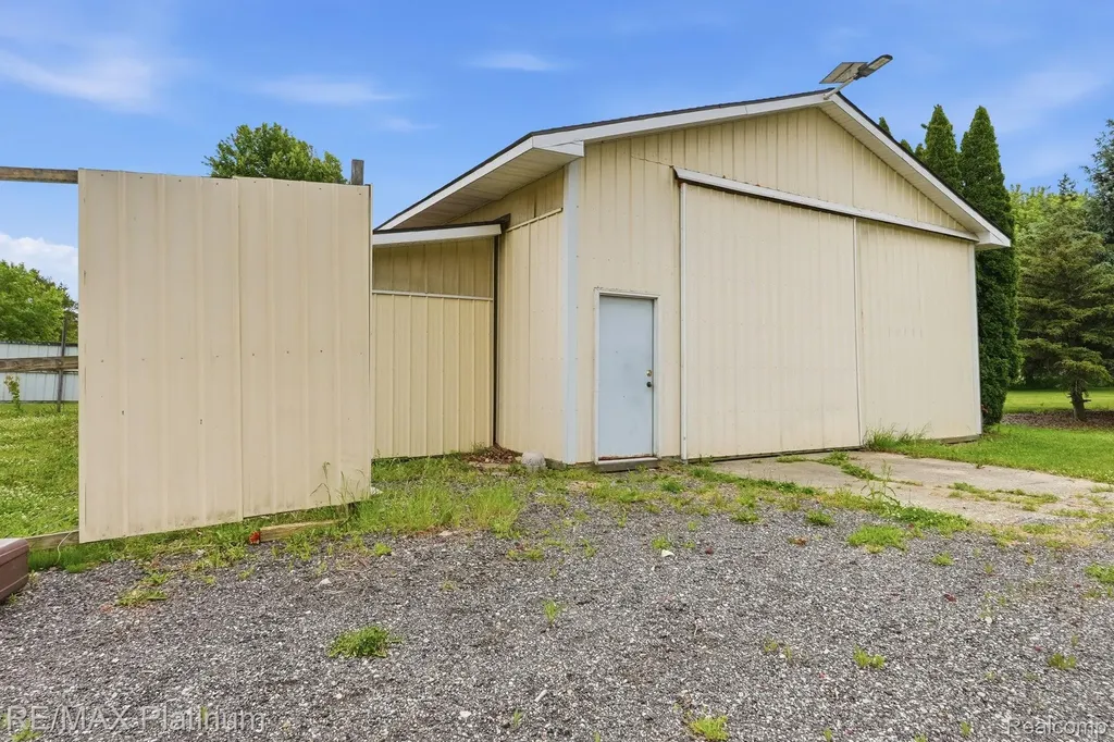 4328 N Gale Road Richfield Township MI 48423