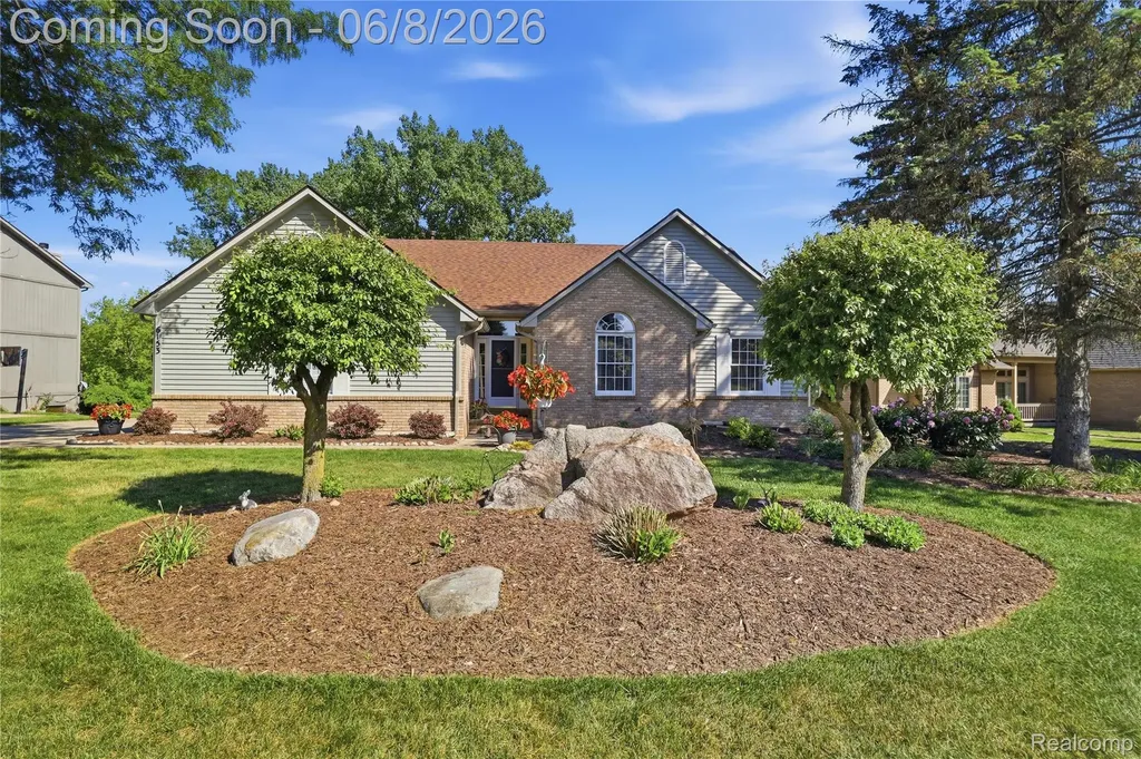 6153 Pine Creek Court Grand Blanc Charter Township MI 48439