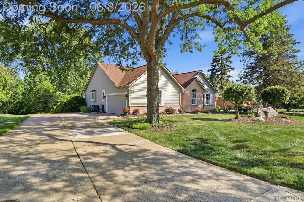 6153 Pine Creek Court Grand Blanc Charter Township MI 48439