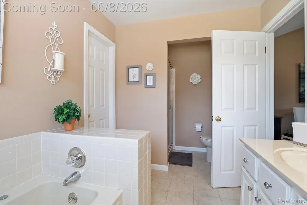 6153 Pine Creek Court Grand Blanc Charter Township MI 48439
