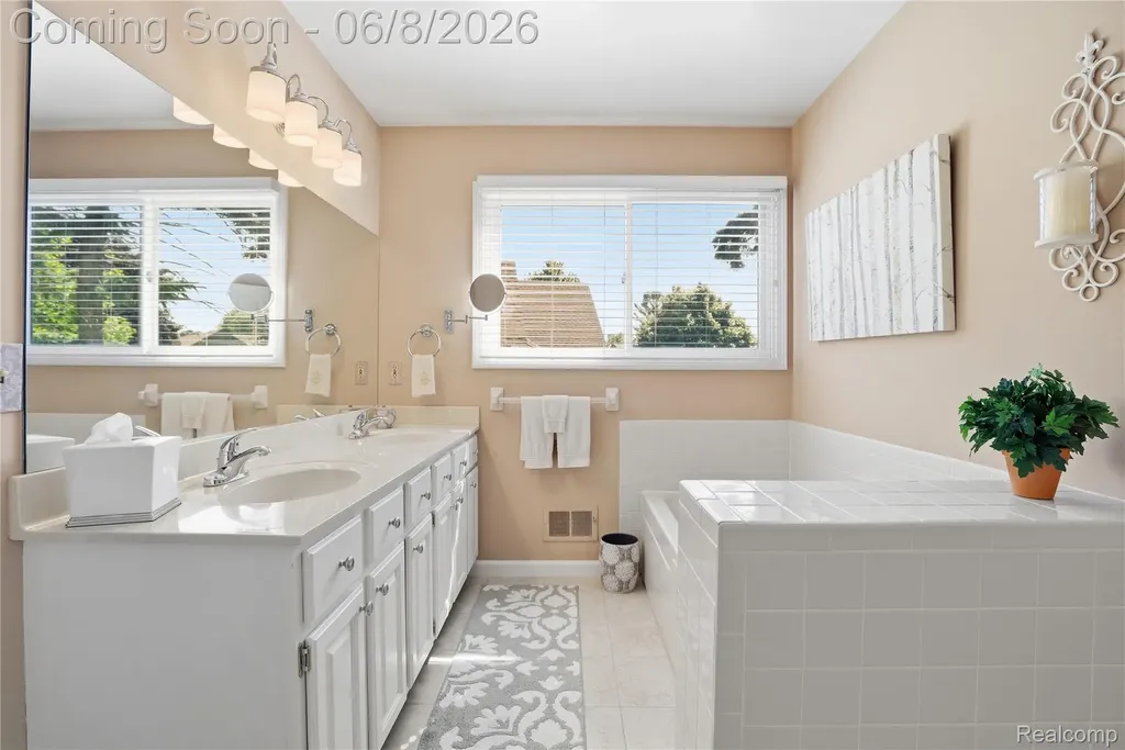 6153 Pine Creek Court Grand Blanc Charter Township MI 48439