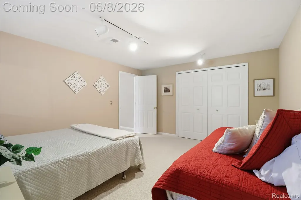 6153 Pine Creek Court Grand Blanc Charter Township MI 48439