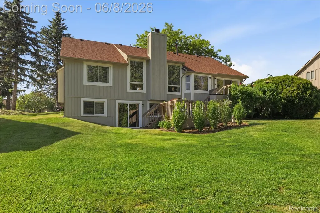 6153 Pine Creek Court Grand Blanc Charter Township MI 48439
