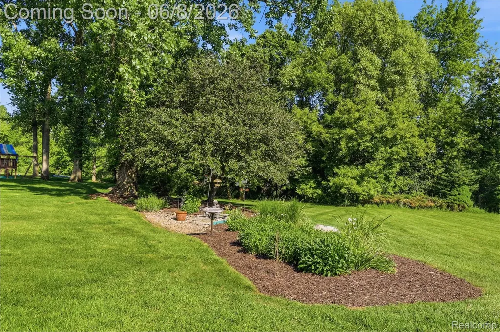 6153 Pine Creek Court Grand Blanc Charter Township MI 48439