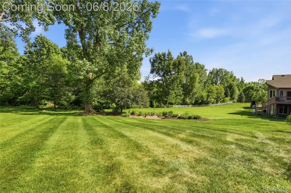 6153 Pine Creek Court Grand Blanc Charter Township MI 48439