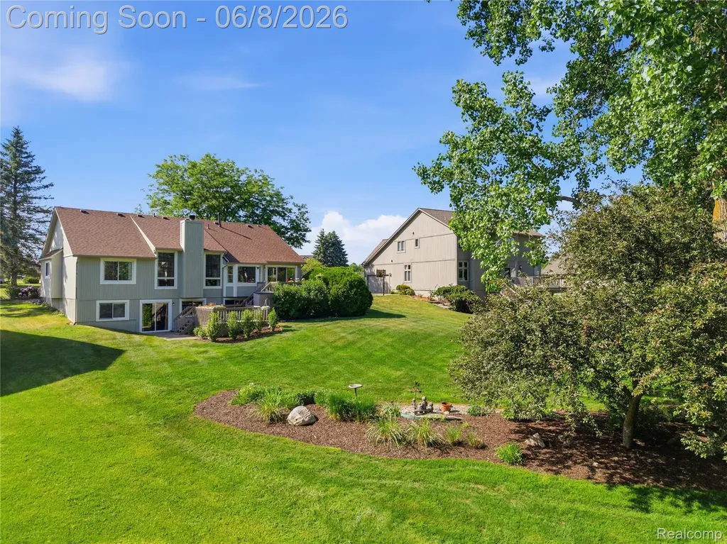 6153 Pine Creek Court Grand Blanc Charter Township MI 48439