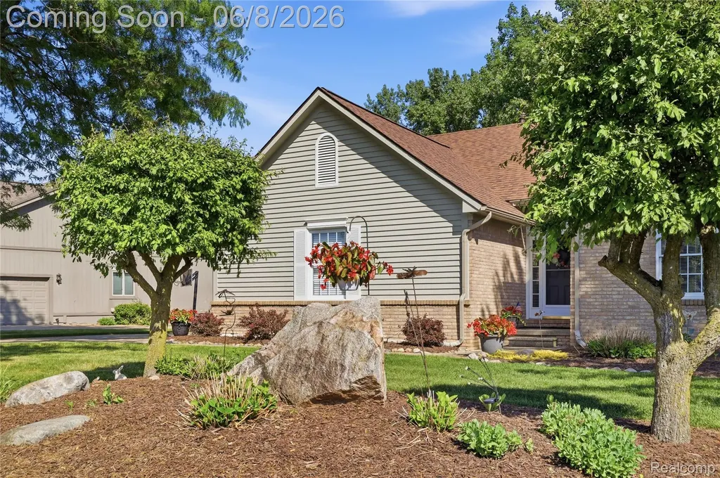 6153 Pine Creek Court Grand Blanc Charter Township MI 48439