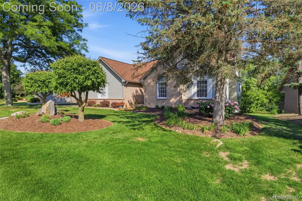 6153 Pine Creek Court Grand Blanc Charter Township MI 48439