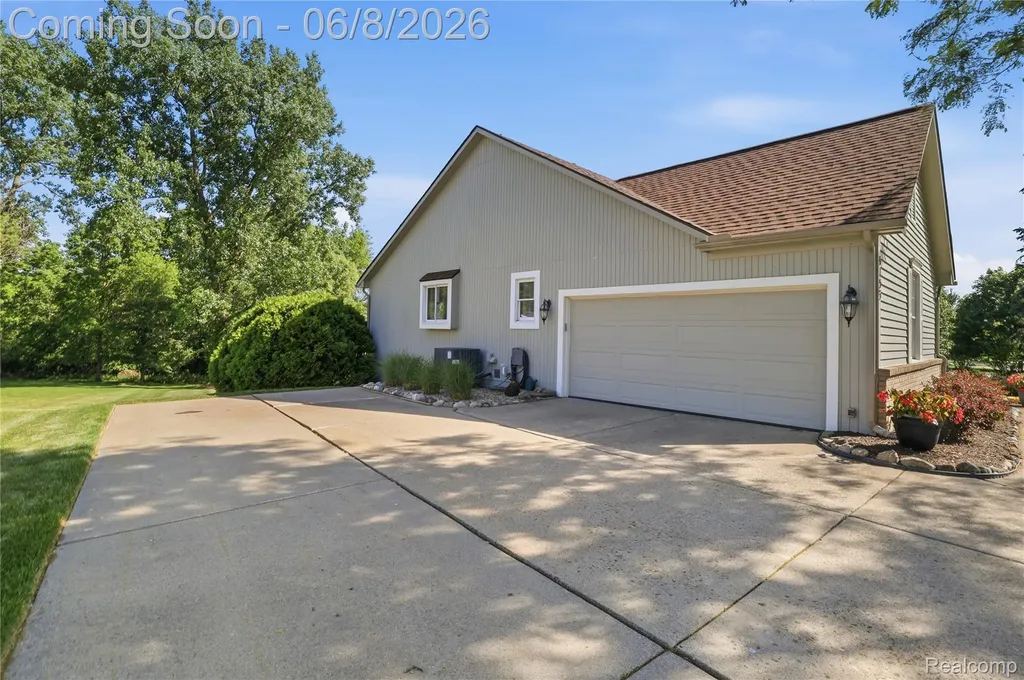 6153 Pine Creek Court Grand Blanc Charter Township MI 48439