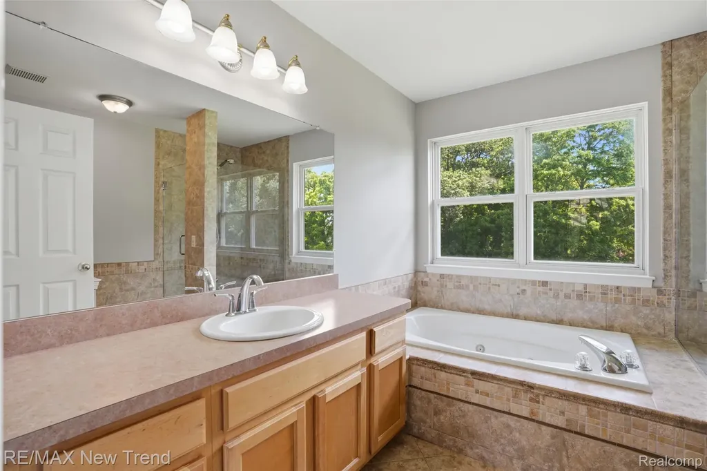 729 Akehurst Lane White Lake Charter Township MI 48386
