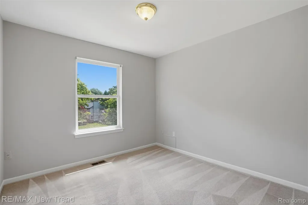729 Akehurst Lane White Lake Charter Township MI 48386