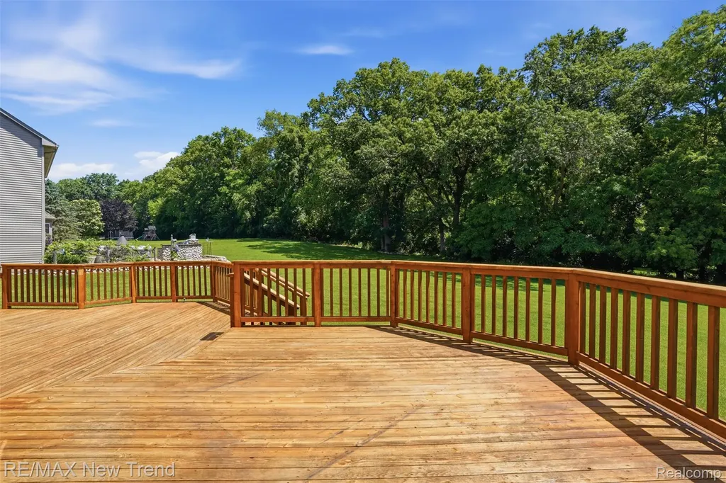 729 Akehurst Lane White Lake Charter Township MI 48386