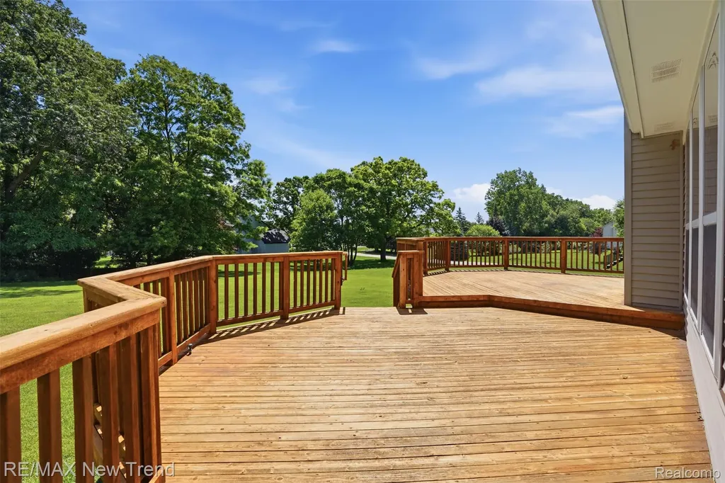 729 Akehurst Lane White Lake Charter Township MI 48386