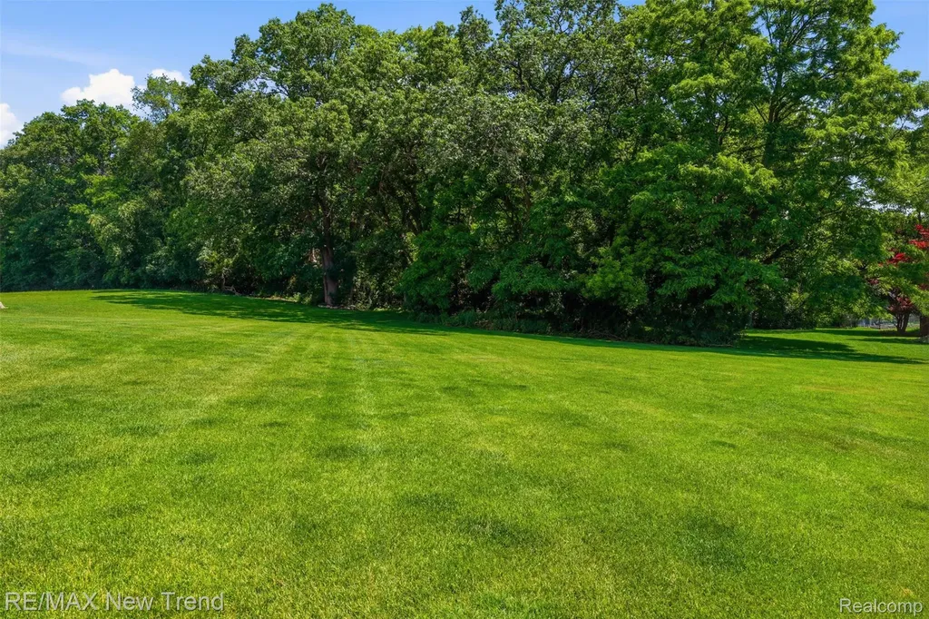 729 Akehurst Lane White Lake Charter Township MI 48386