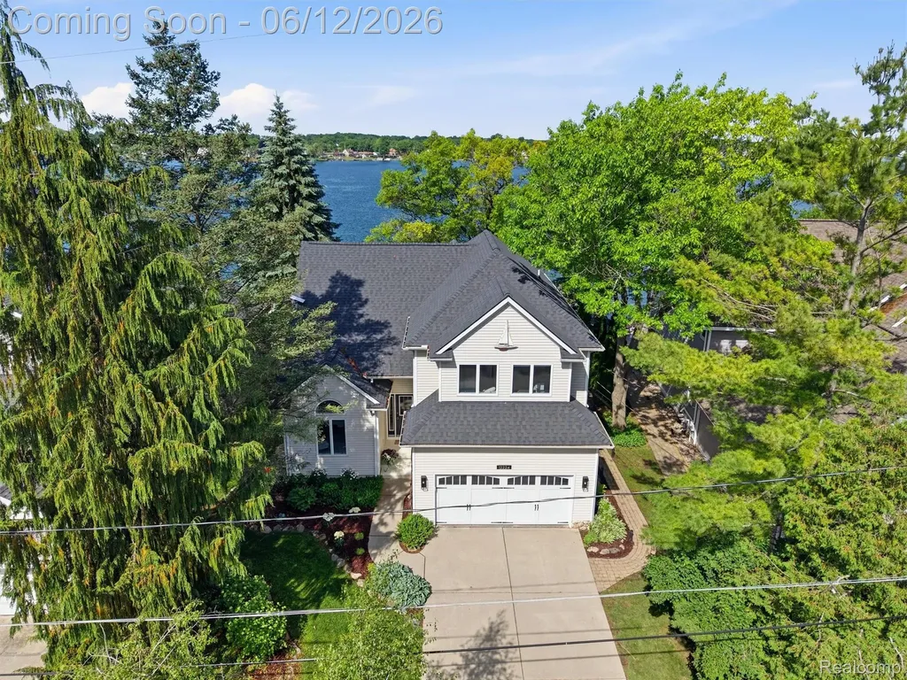 12224 Mantawauka Drive Fenton Charter Township MI 48430