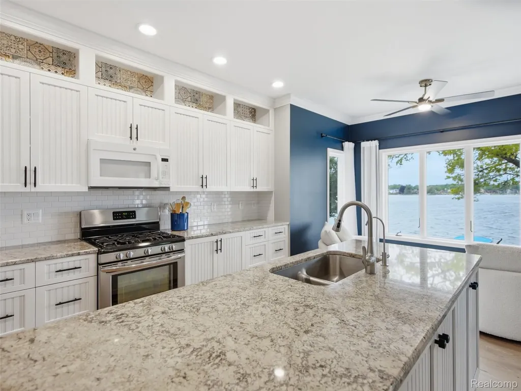 12224 Mantawauka Drive Fenton Charter Township MI 48430