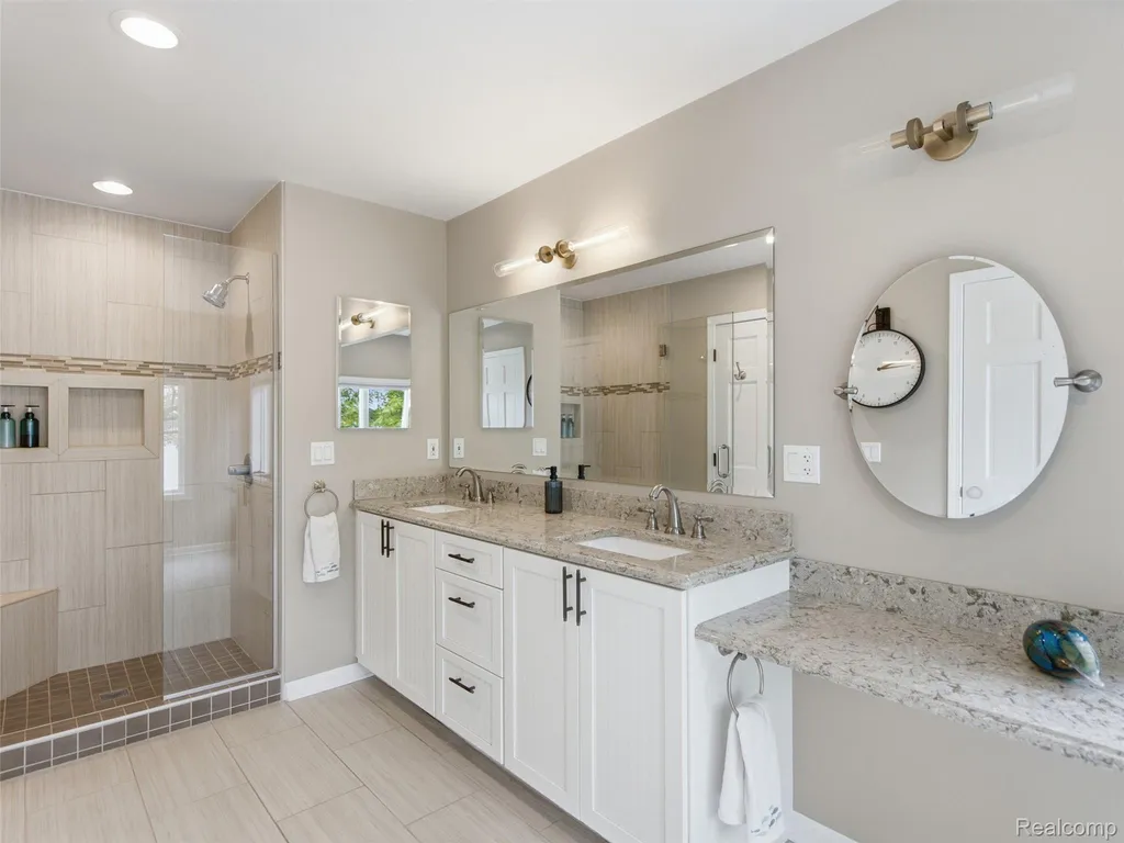 12224 Mantawauka Drive Fenton Charter Township MI 48430