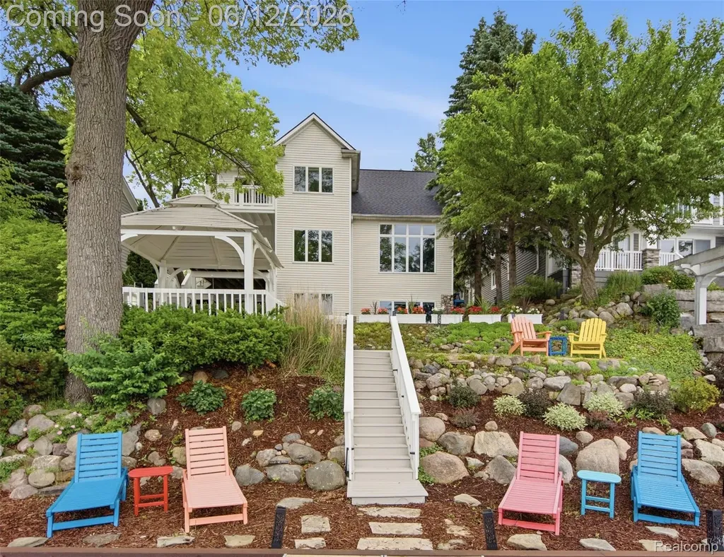 12224 Mantawauka Drive Fenton Charter Township MI 48430