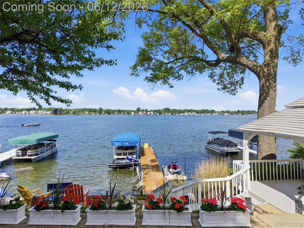 12224 Mantawauka Drive Fenton Charter Township MI 48430
