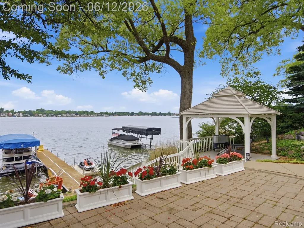 12224 Mantawauka Drive Fenton Charter Township MI 48430