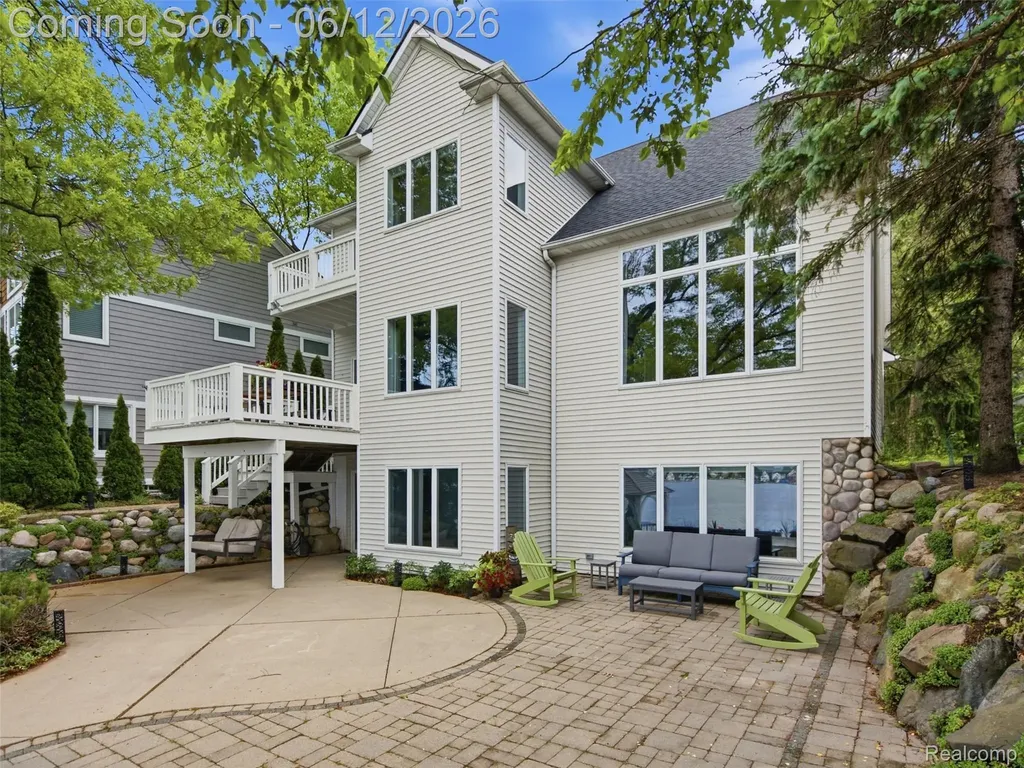 12224 Mantawauka Drive Fenton Charter Township MI 48430