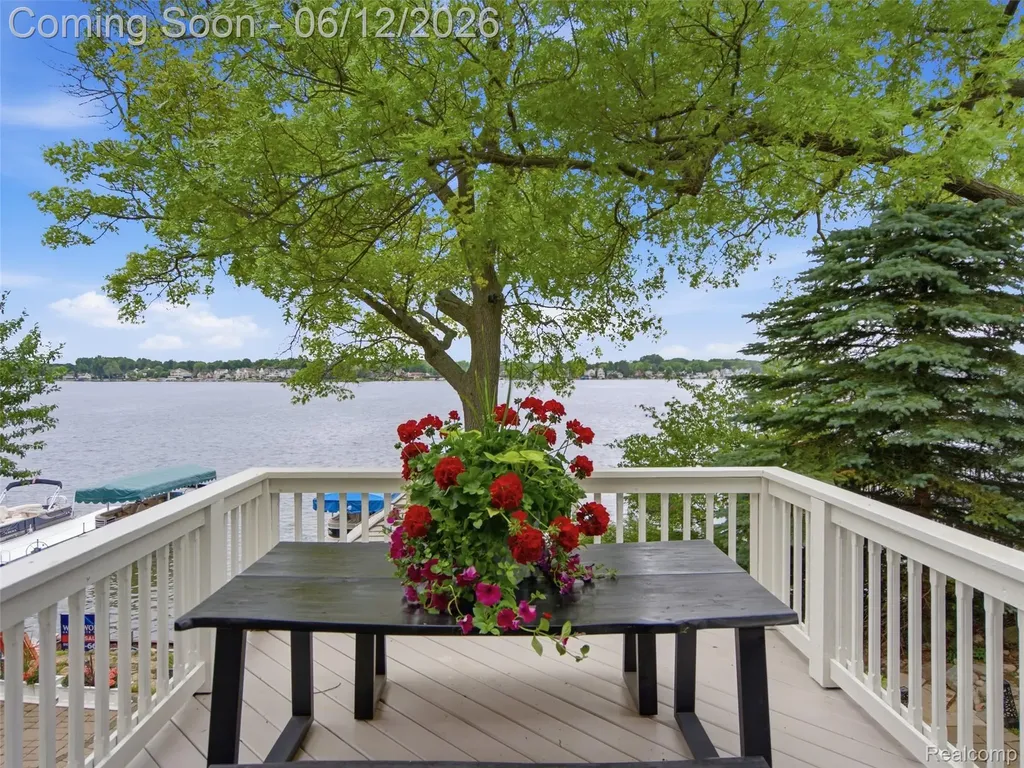 12224 Mantawauka Drive Fenton Charter Township MI 48430