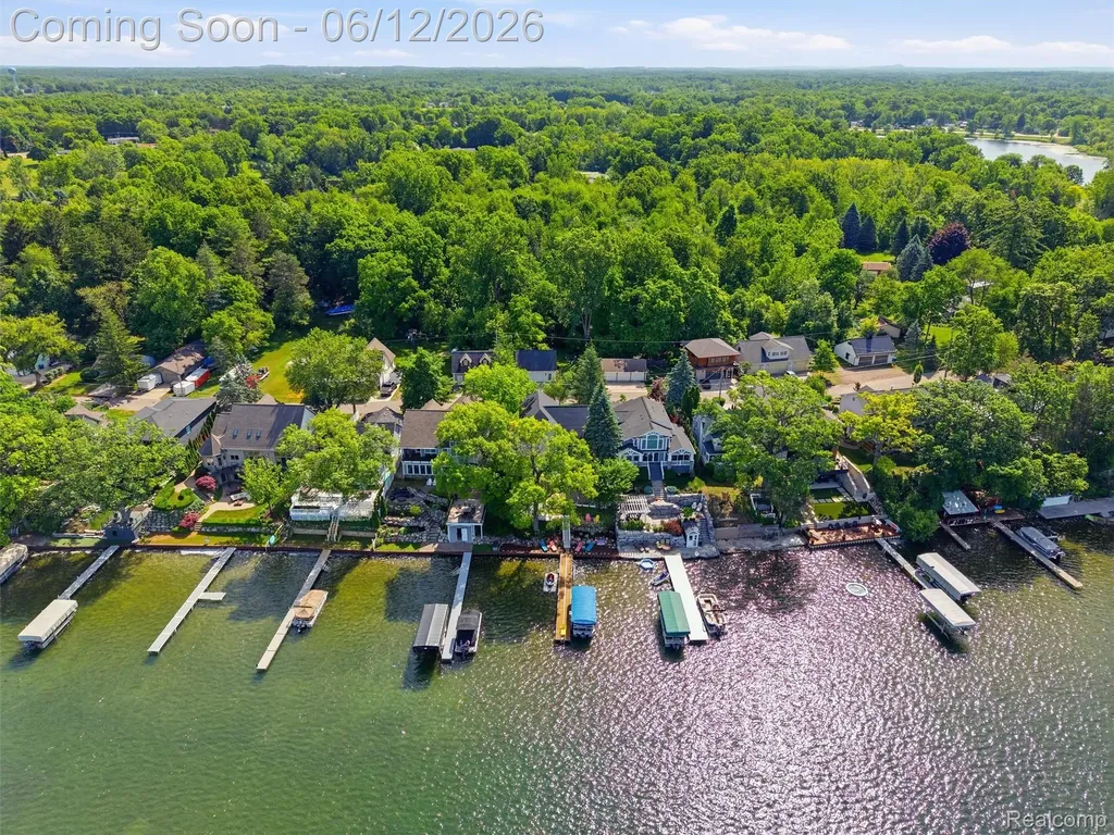 12224 Mantawauka Drive Fenton Charter Township MI 48430