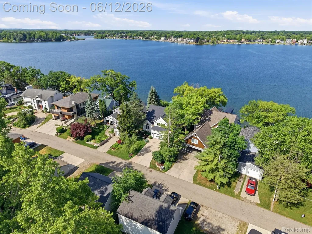 12224 Mantawauka Drive Fenton Charter Township MI 48430